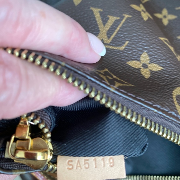 Louis Vuitton Bumbag - Picture 3 of 14